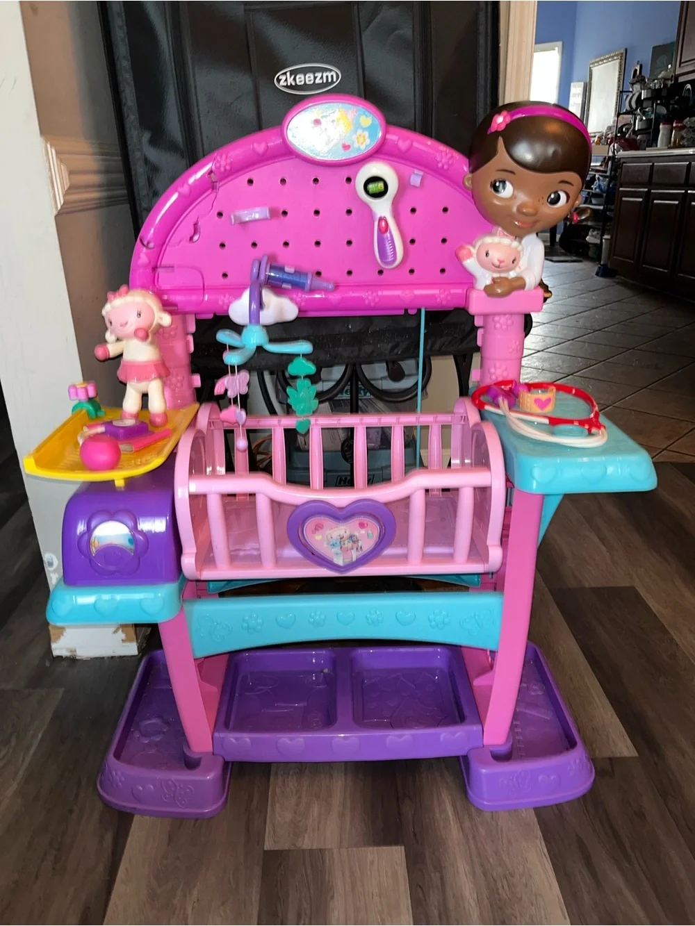 Disney Jr. Doc McStuffins Baby All-in-One Nursery playset WORKS GREAT RARE HTF